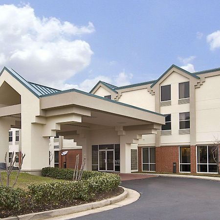 Days Inn & Suites By Wyndham Ridgeland Bagian luar foto