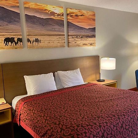 Days Inn & Suites By Wyndham Ridgeland Bagian luar foto
