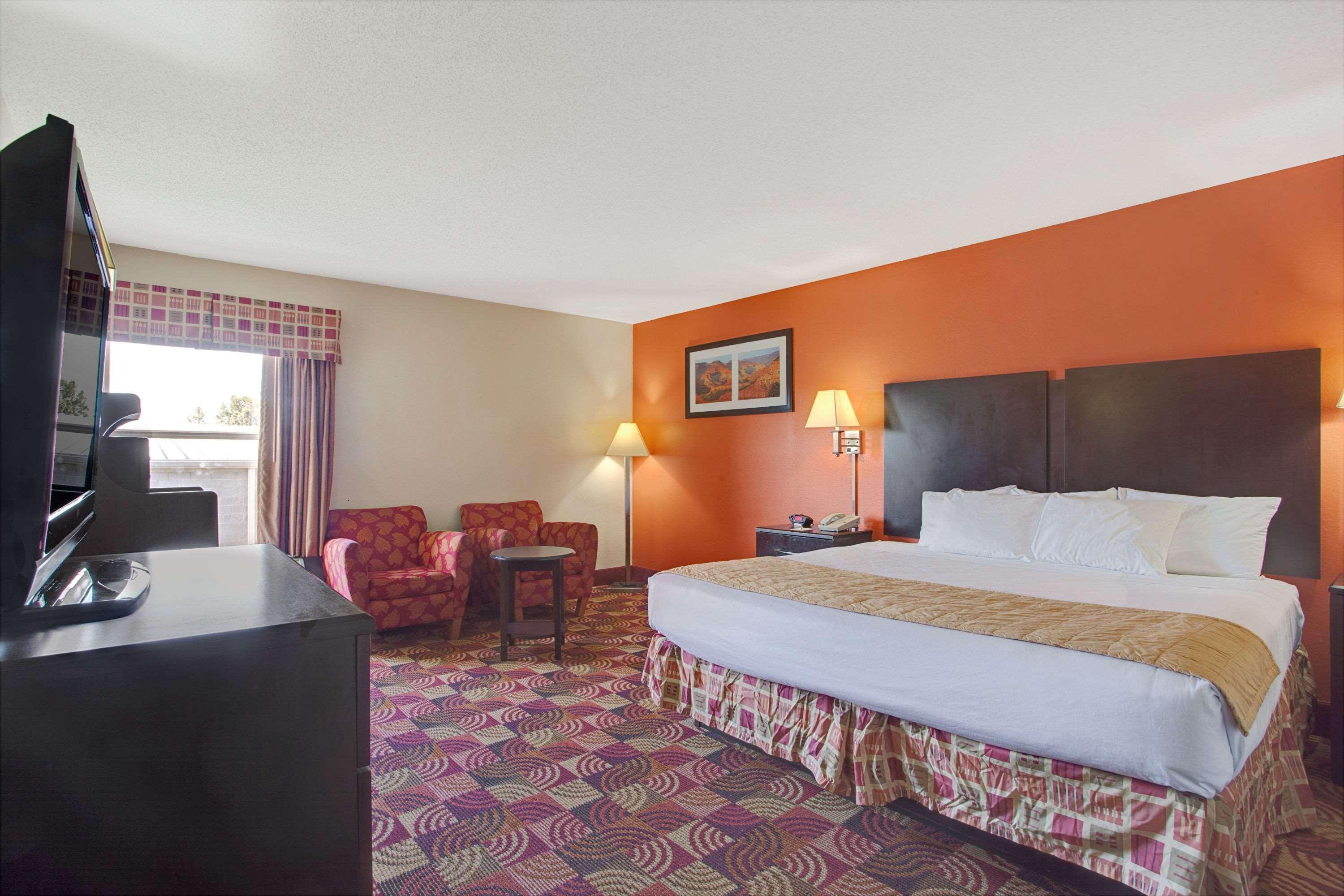 Days Inn & Suites By Wyndham Ridgeland Bagian luar foto