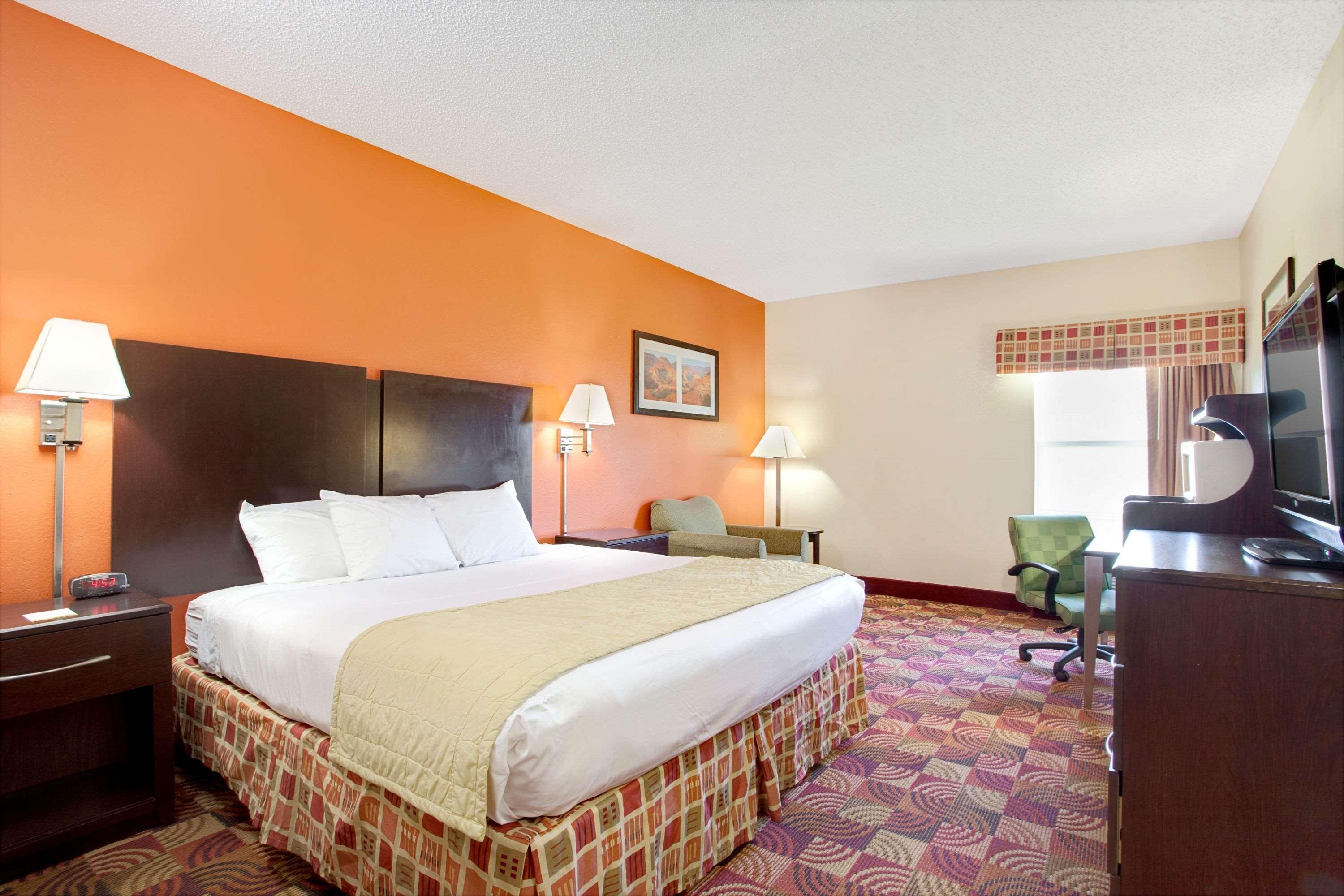 Days Inn & Suites By Wyndham Ridgeland Bagian luar foto