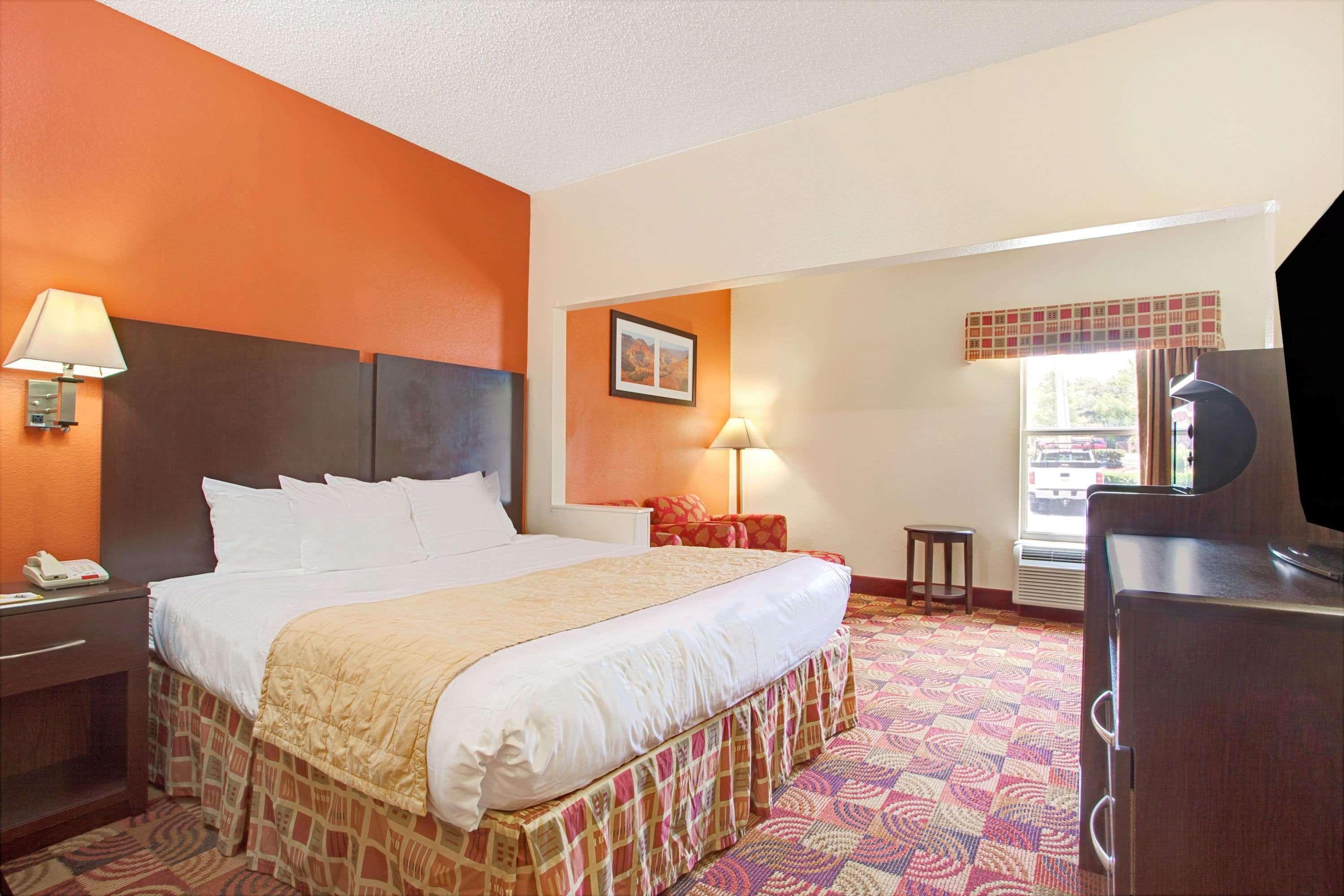 Days Inn & Suites By Wyndham Ridgeland Bagian luar foto