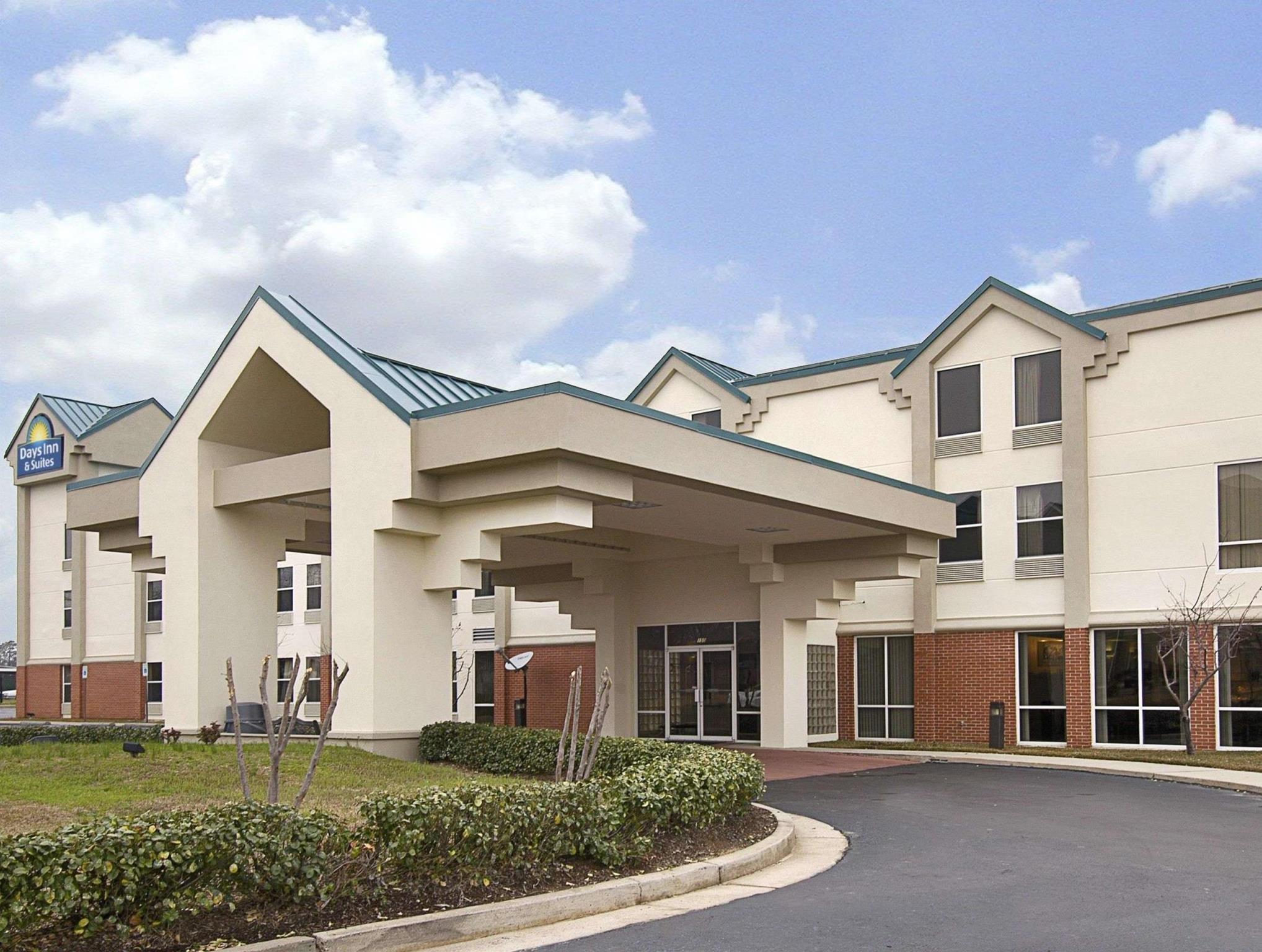 Days Inn & Suites By Wyndham Ridgeland Bagian luar foto