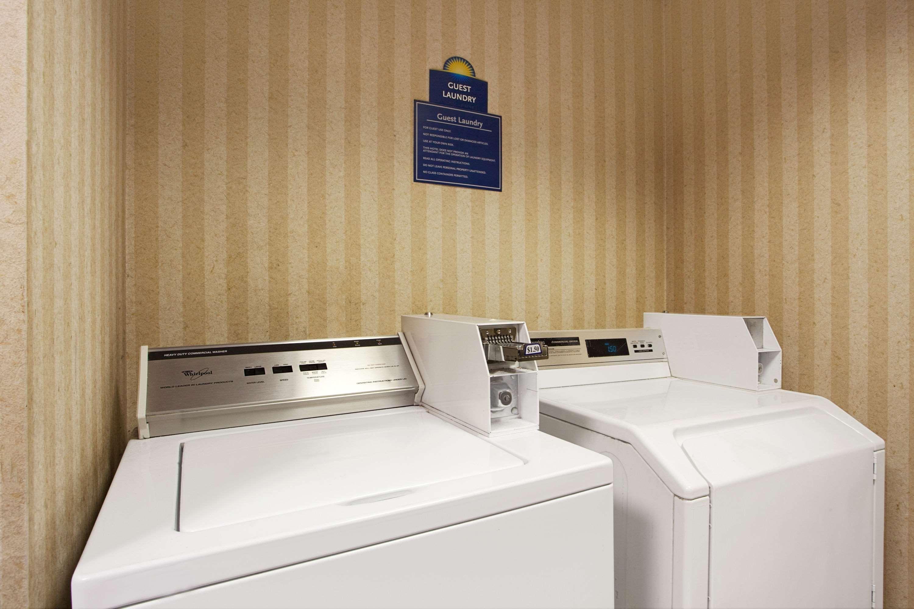 Days Inn & Suites By Wyndham Ridgeland Bagian luar foto