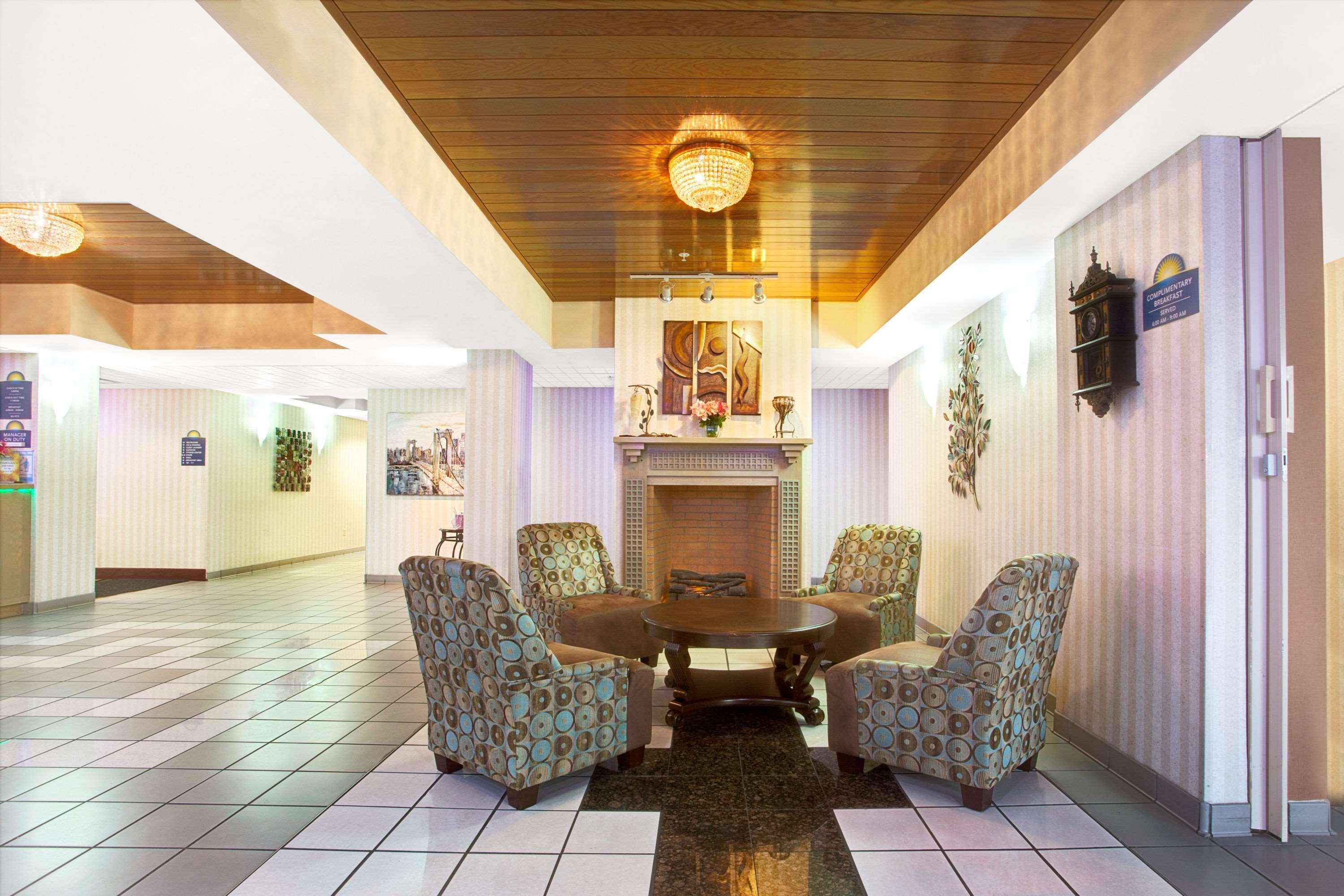 Days Inn & Suites By Wyndham Ridgeland Bagian luar foto
