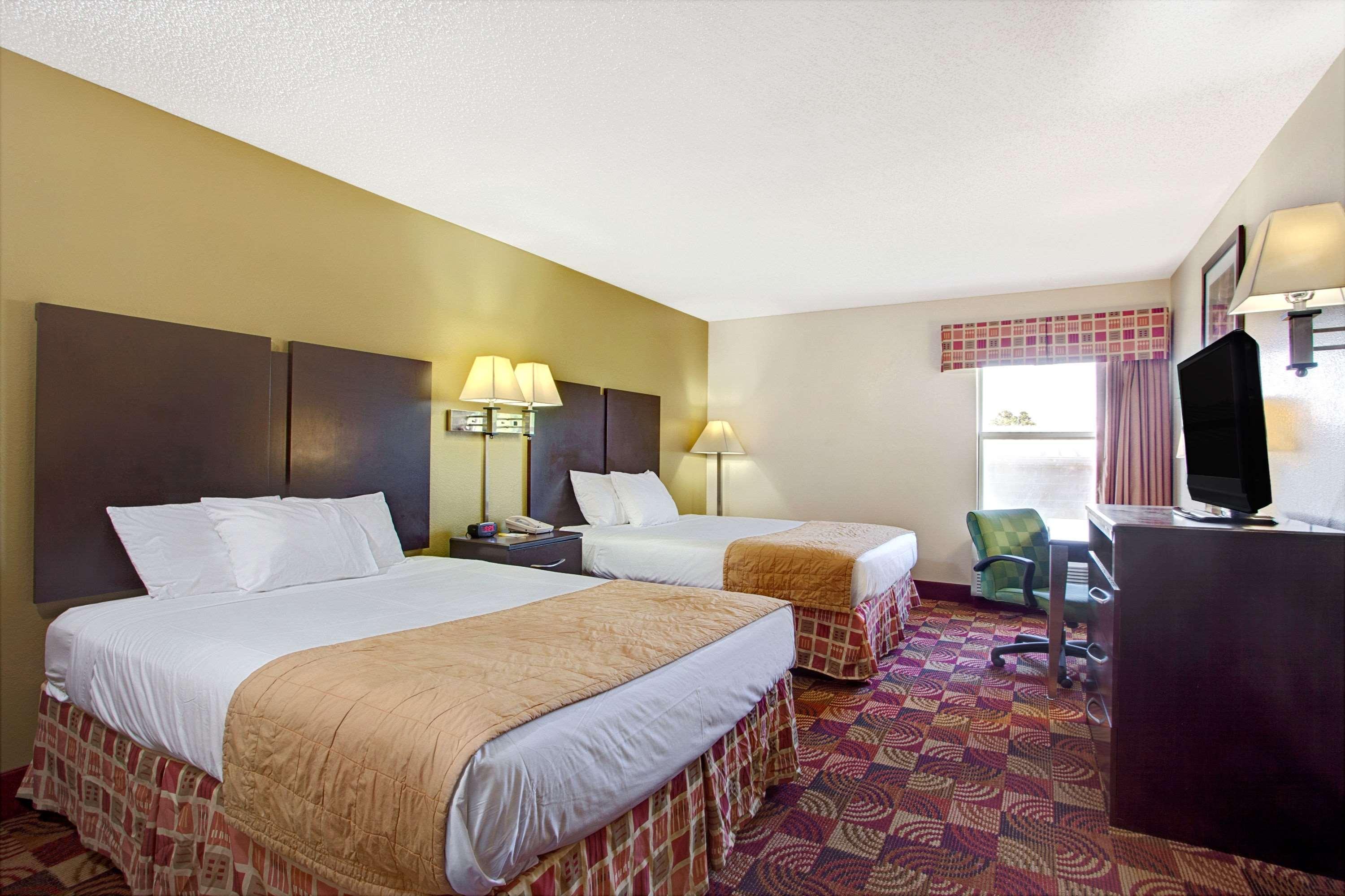 Days Inn & Suites By Wyndham Ridgeland Bagian luar foto