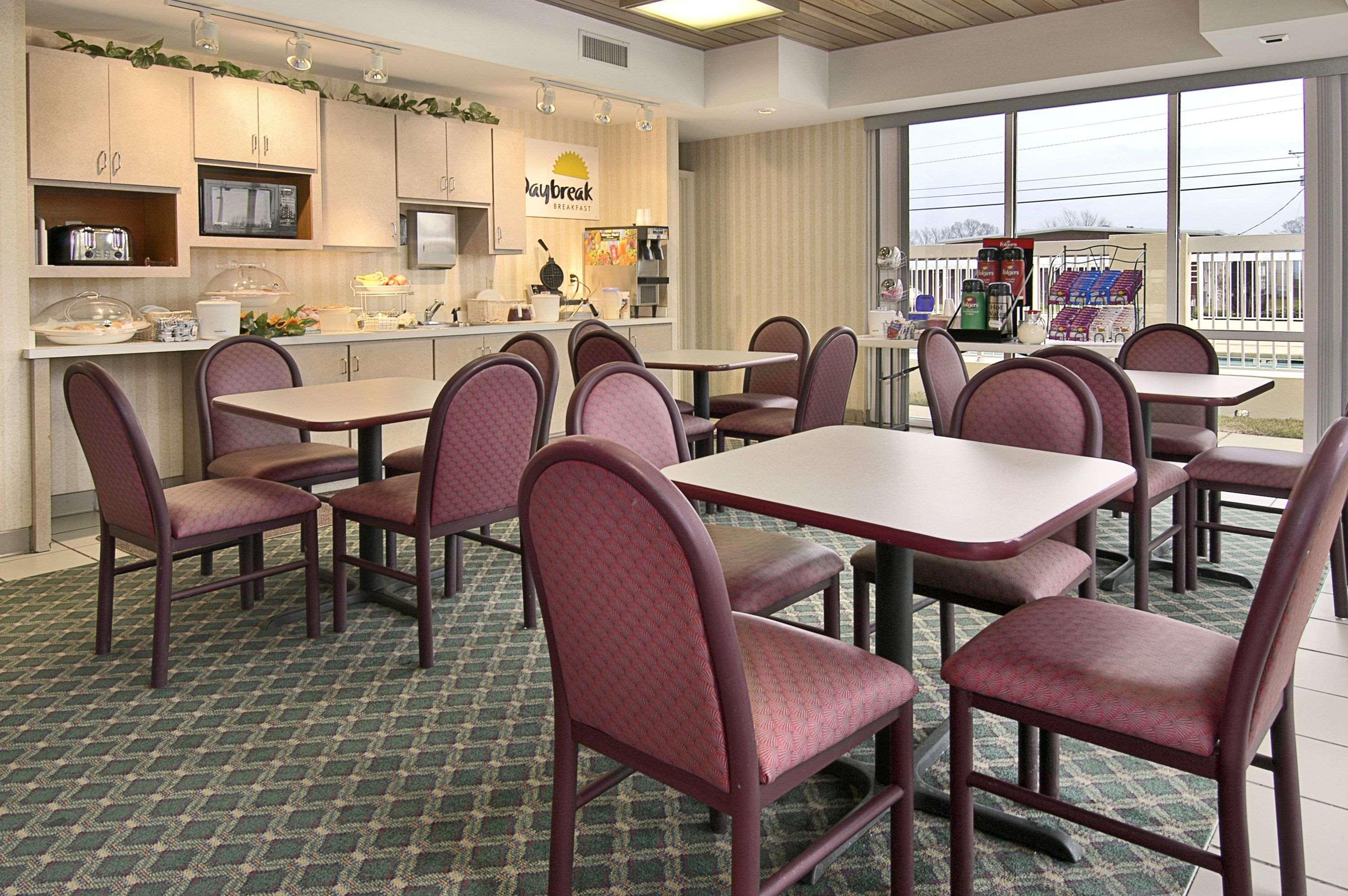 Days Inn & Suites By Wyndham Ridgeland Bagian luar foto