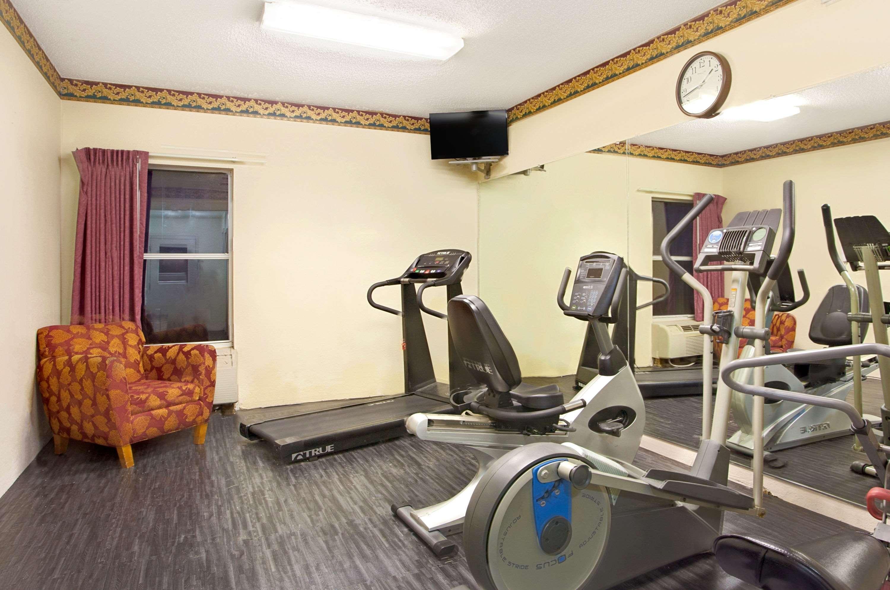 Days Inn & Suites By Wyndham Ridgeland Bagian luar foto