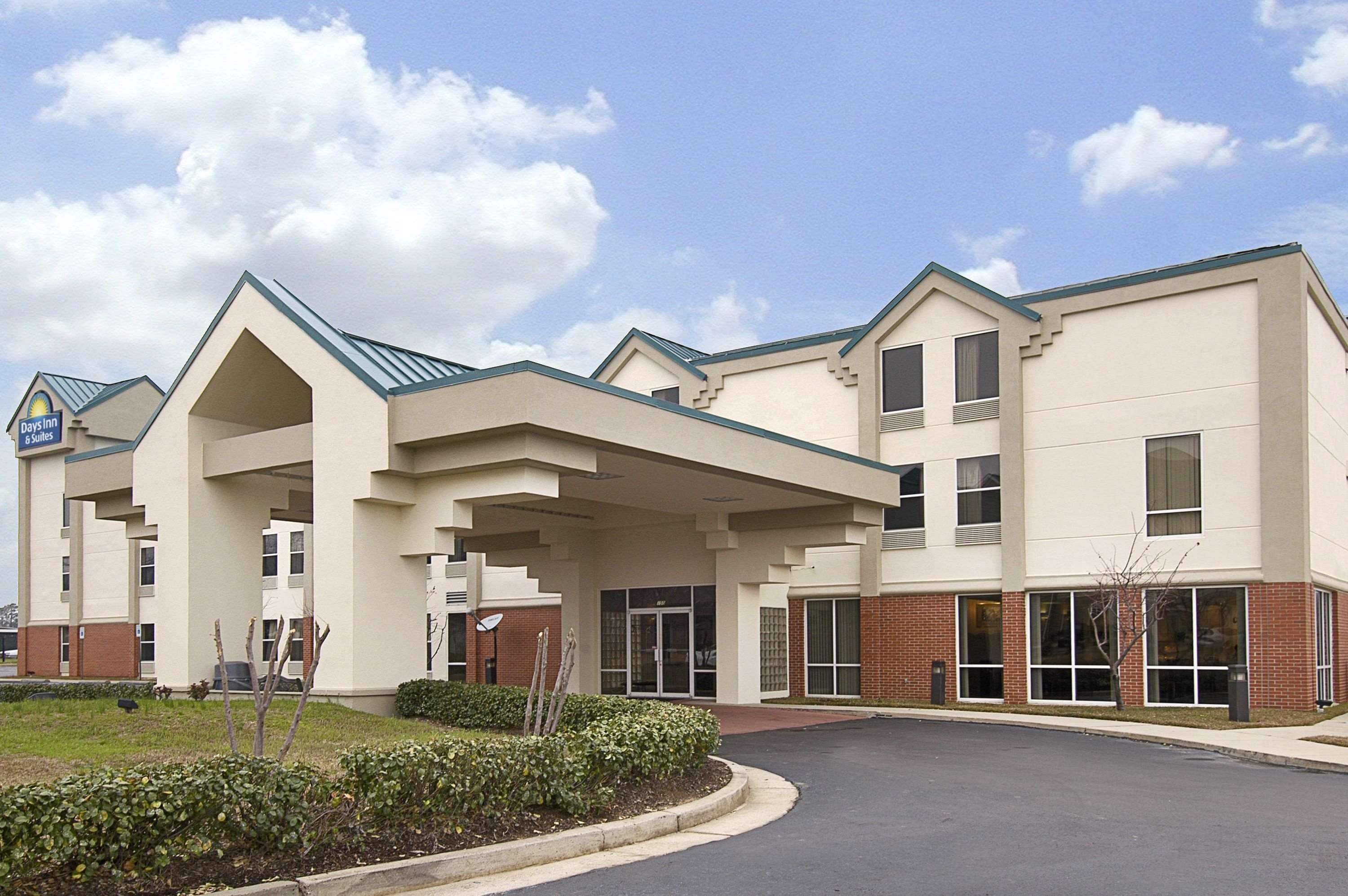 Days Inn & Suites By Wyndham Ridgeland Bagian luar foto