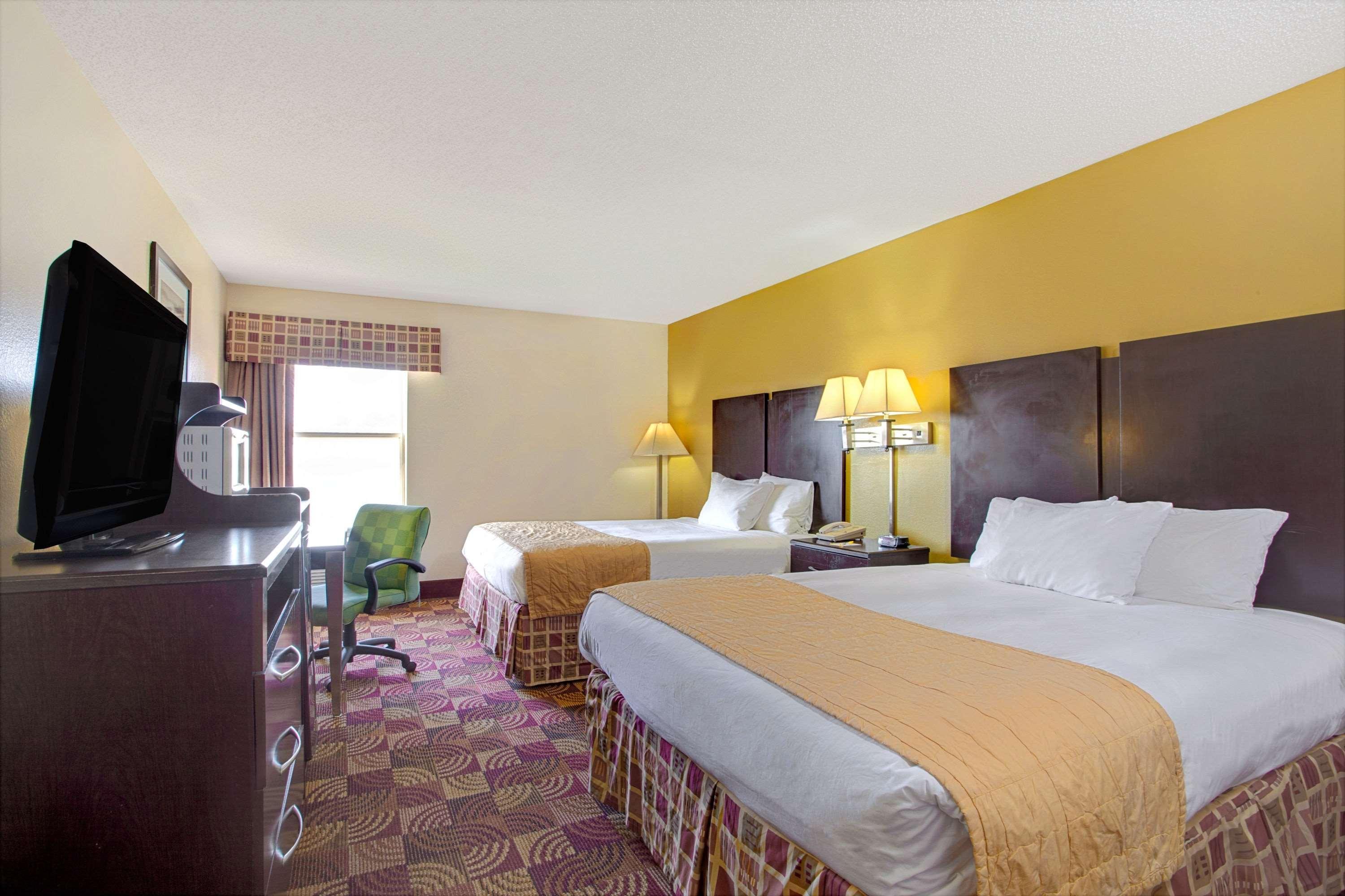 Days Inn & Suites By Wyndham Ridgeland Bagian luar foto