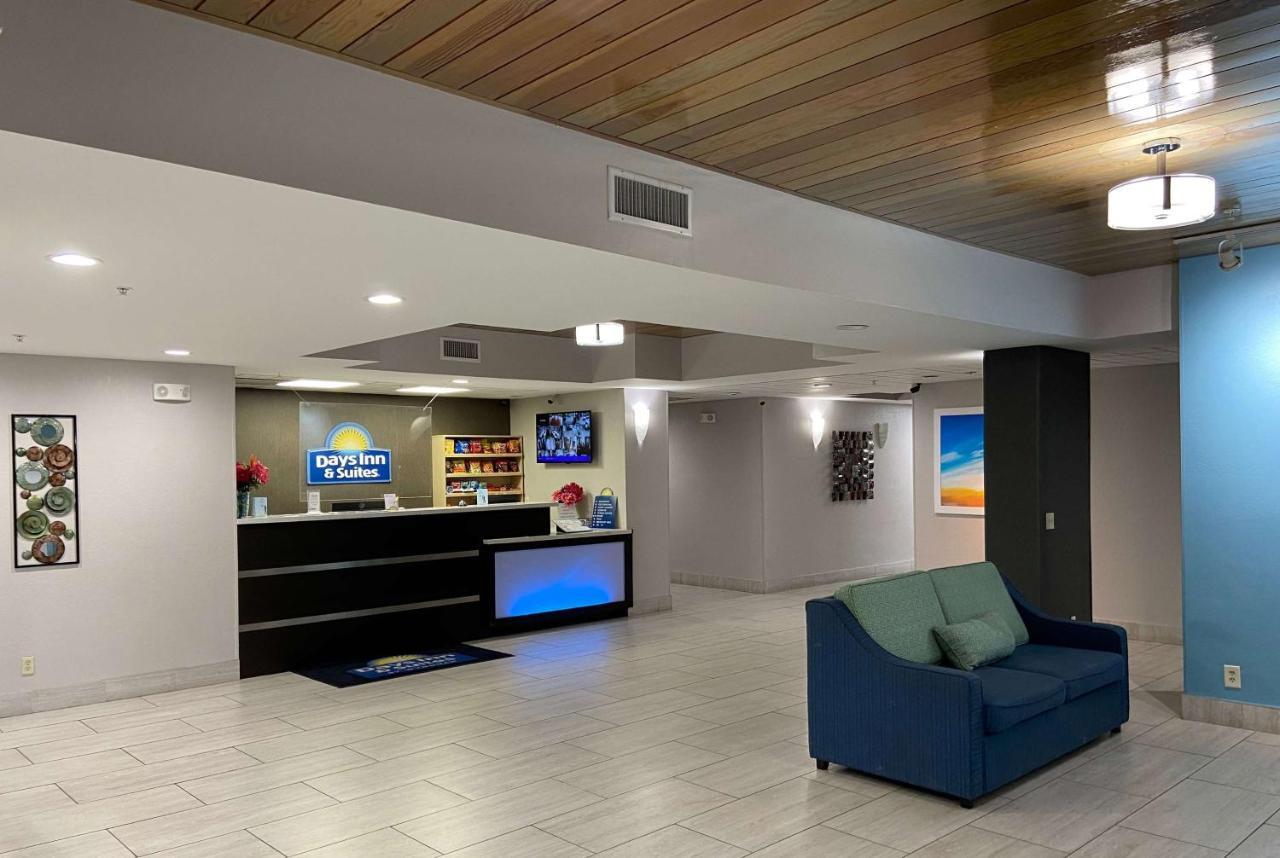Days Inn & Suites By Wyndham Ridgeland Bagian luar foto