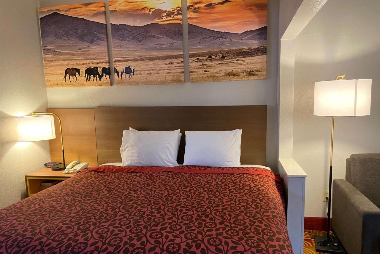 Days Inn & Suites By Wyndham Ridgeland Bagian luar foto