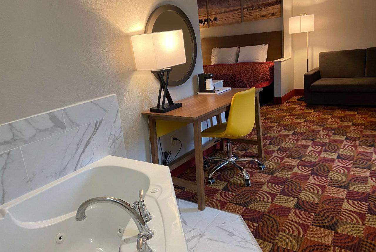 Days Inn & Suites By Wyndham Ridgeland Bagian luar foto