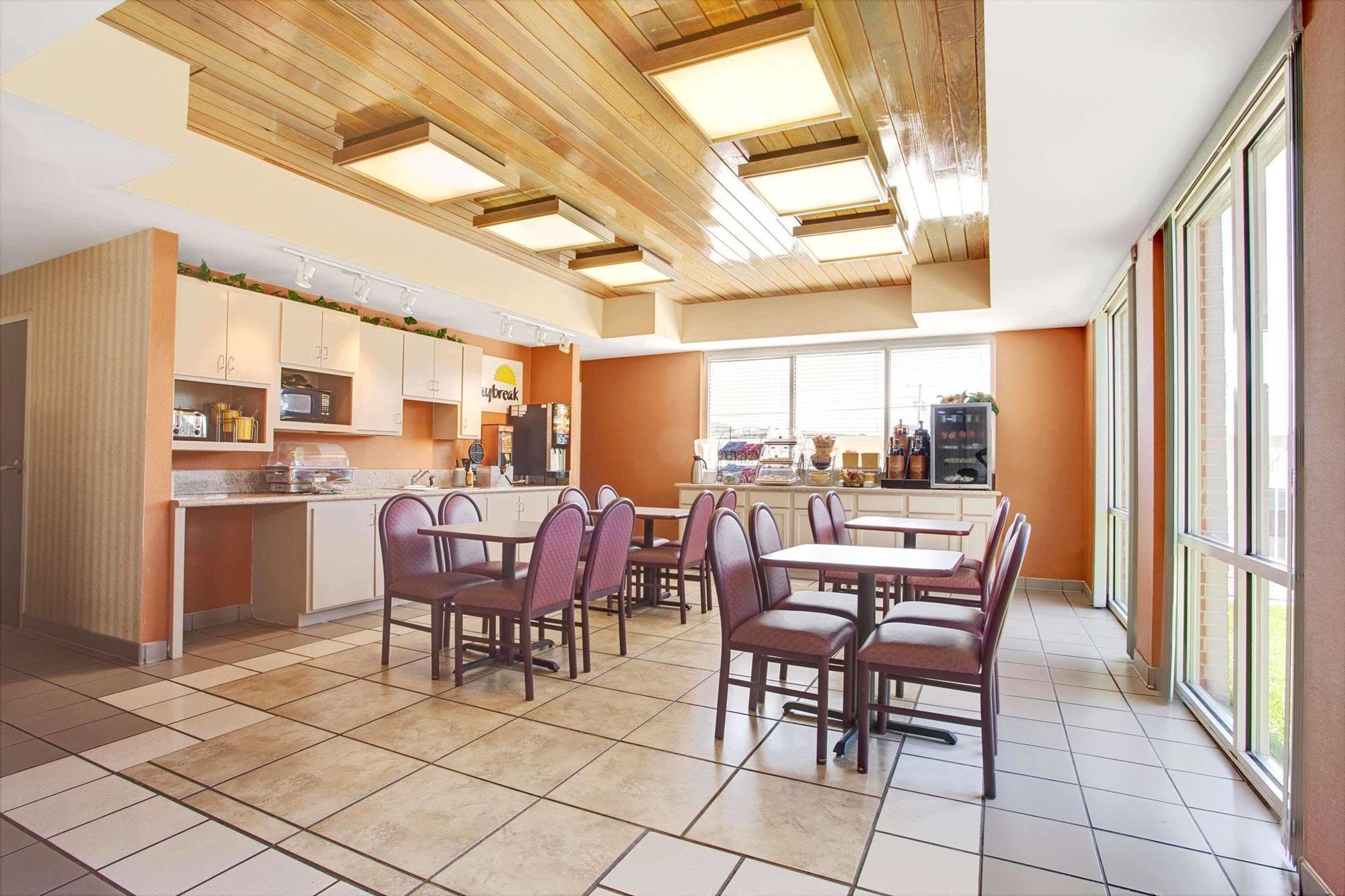 Days Inn & Suites By Wyndham Ridgeland Bagian luar foto