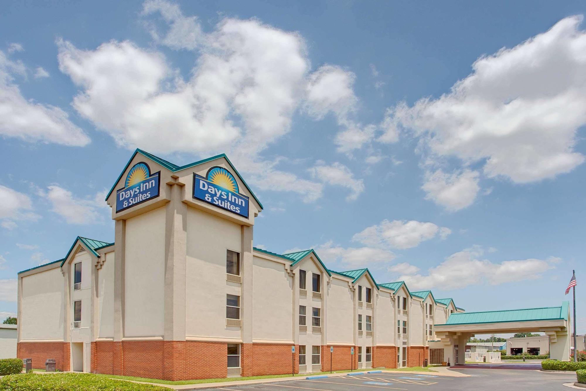 Days Inn & Suites By Wyndham Ridgeland Bagian luar foto